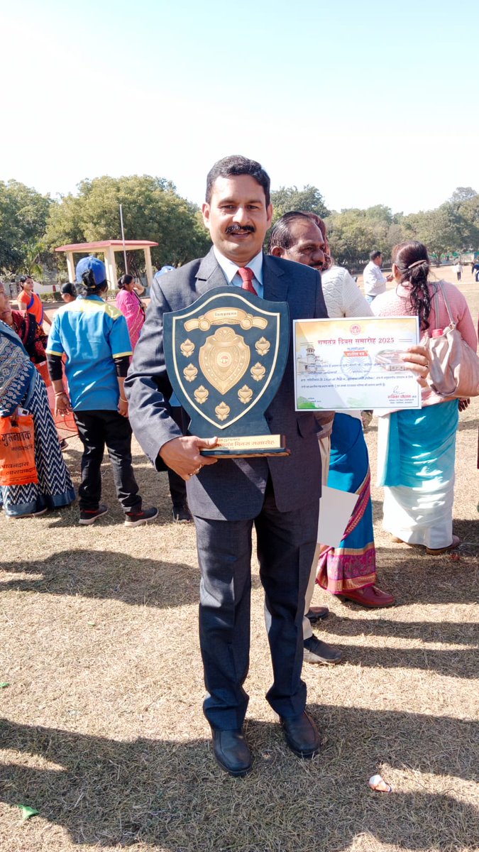 manojg97's tweet photo. ग्वालियर मे आयोजित "गणतंत्र दिवस सम्मान समारोह" 26 जनवरी 2025 के अवसर पर म.प्र. शासन  के कैबिनेट मंत्री  माननीय श्री तुलसीराम सिलावट जी, जिला मजिस्ट्रेट श्रीमती रुचिका चौहान मैडम व पुलिस अधीक्षक श्री धर्मवीर सिंह  द्वारा उत्कृष्ट कार्य के लिए "प्रशस्ति-पत्र" से सम्मानित किया गया। https://t.co/zsHSjMdTtB