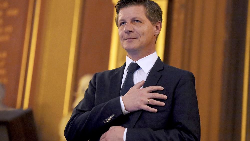 Je viens d’apprendre le décès brutal de mon ami <a href="/NicolasFlorian_/">Nicolas Florian</a> ancien Maire de la Ville de <a href="/Bordeaux/">Bordeaux</a> à l’âge de 55 ans. 
Tu étais si fier de ta ville, de son histoire, de son patrimoine, de sa culture, grâce à votre travail sans relâche avec ton mentor Alain Juppé, vous avez