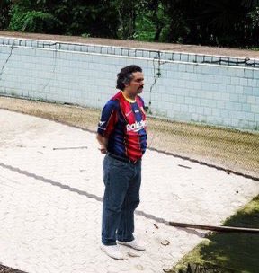 "Barcelona fans didn't complain when their team was leading the league by 9 points, while Real Madrid fans were whistling and criticizing their own players. Now that Barcelona has lost the 9-point lead, their fans are blaming
These people has to be the most confused fans ever 😂