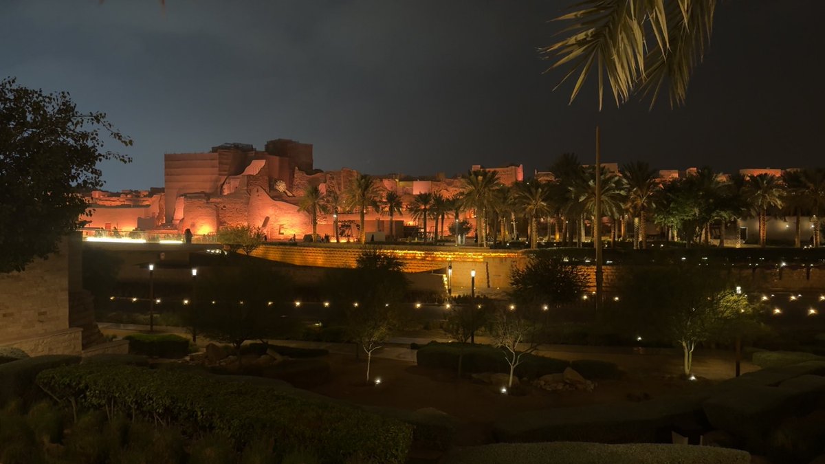 Eng: Carmela Al-Yafei ♏️🌼 3zzi (@carmelitty) on Twitter photo 