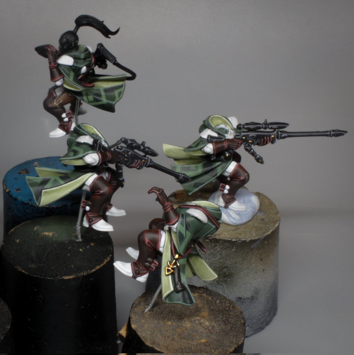 Some WIP on my shroud runner for my Biel Tan Collection . Cloak and leather are done :) #warhammer #gamesworkshop #WarhammerCommunity