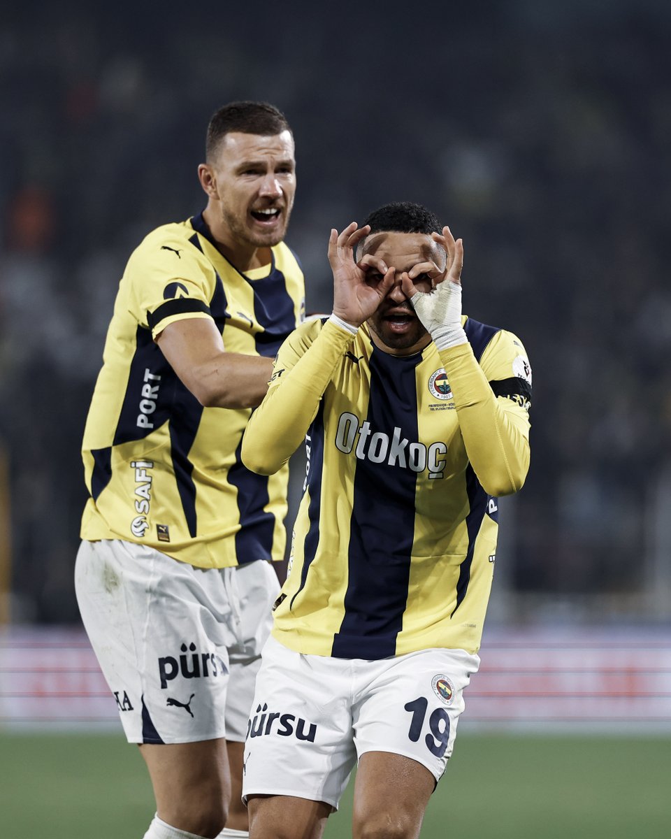 Fenerbahce's tweet photo. Tüm gözler yıldızlarımızın üzerinde 👀 https://t.co/gJg09hPyhf
