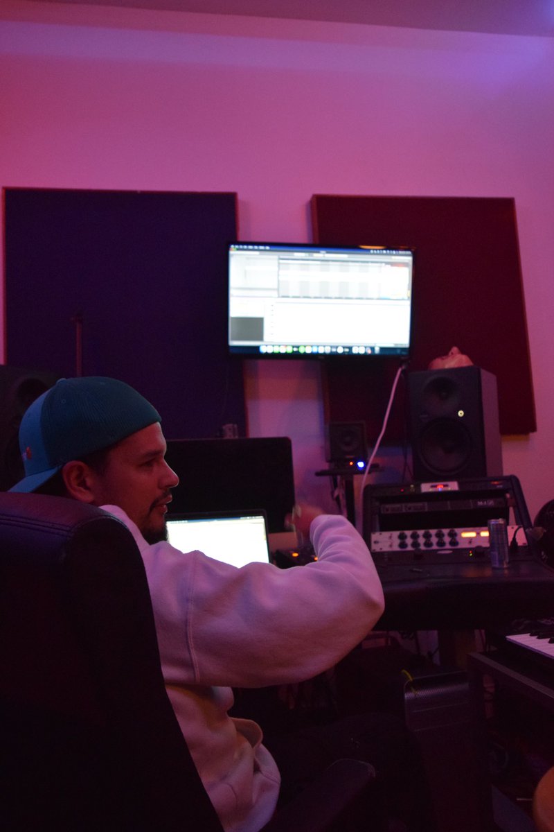 traplordcami's tweet photo. in my natural habitat 🪖🪂#studiorat https://t.co/EkkT8ljiGk