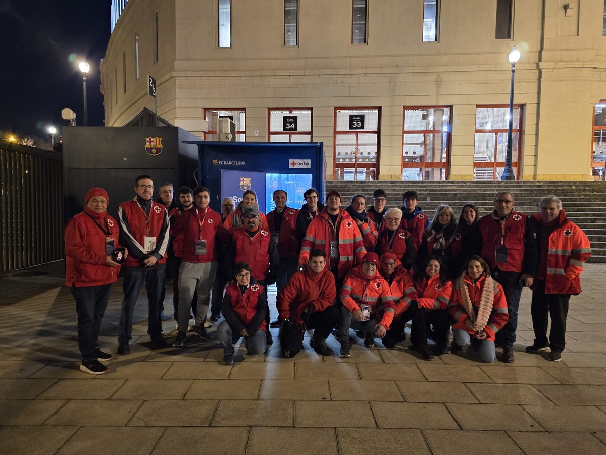 Sabeu que el millor equip ja es troba a l’estadi Olímpic de Montjuïc, amb cadires i somriures per a ajudar als aficionats amb mobilitat reduïda? El #Voluntariat de <a href="/CreuRojaCAT/">Creu Roja Catalunya</a> fa aquesta tasca a tots els partits del <a href="/FCBarcelona/">FC Barcelona</a> com el d’avui de <a href="/LaLiga/">LALIGA</a> contra el <a href="/valenciacf/">Valencia CF</a>