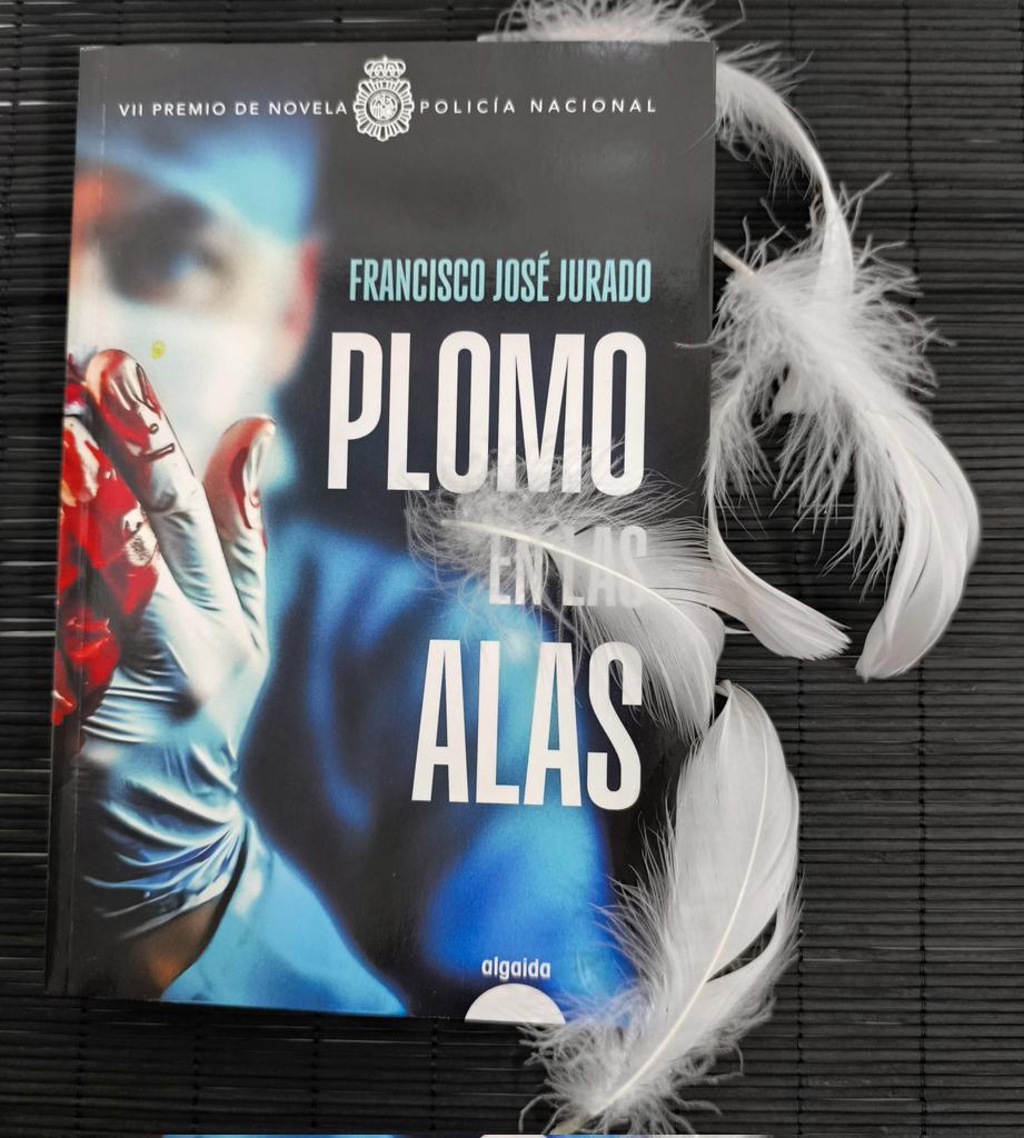 Taliapx's tweet photo. Terminada. Novela policiaca a tope.
"Plomo en las alas" de Francisco José Jurado.
@AlgaidaEditores #anaya https://t.co/5ssID87CRP