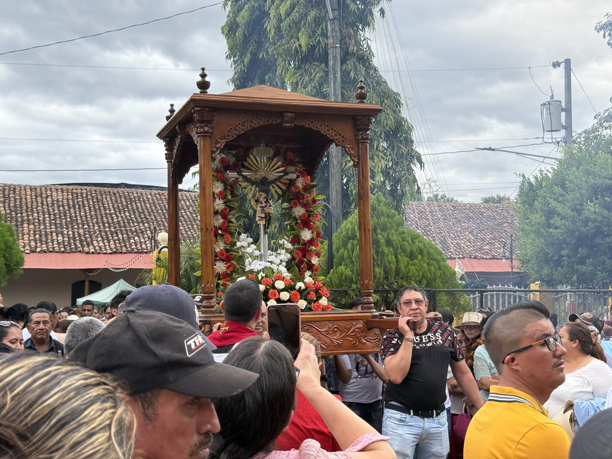 notimatv's tweet photo. Octava del señor de esquipula  #elsause #leon  los fieles se desbordaron el pueblo quedó pequeño para la gran cantidad de feligrés #señordeesquipulas https://t.co/cGxVxDUIcU
