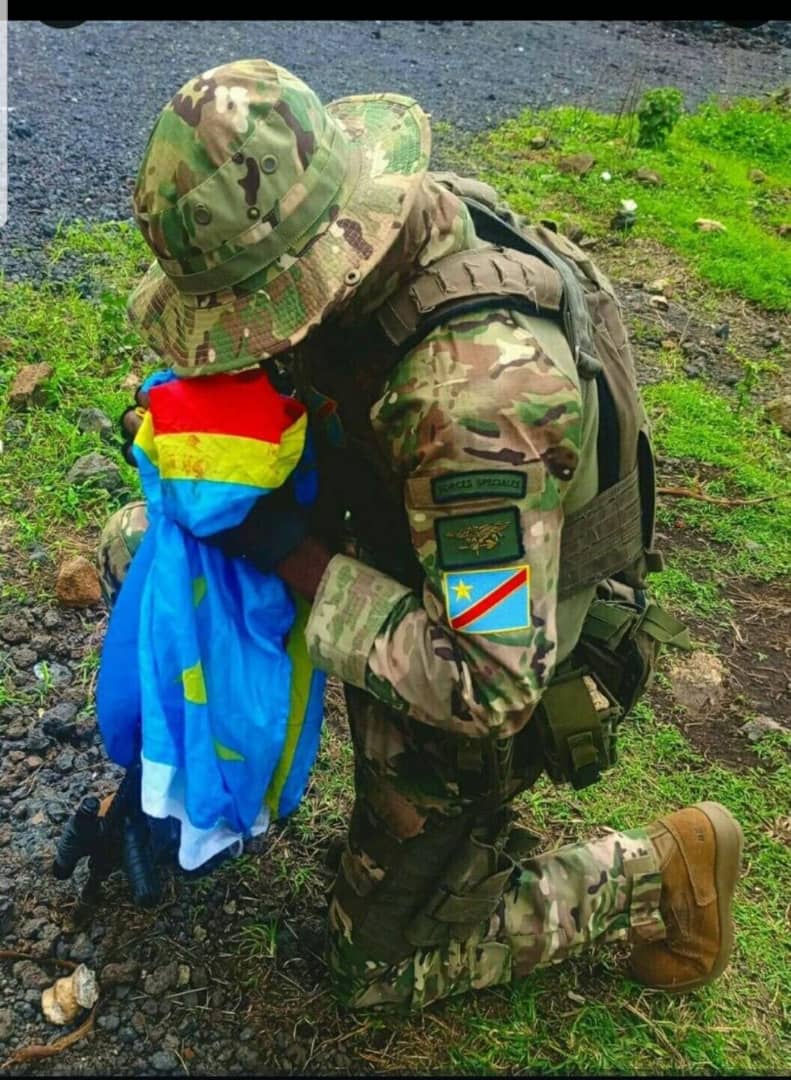 horju_t's tweet photo. Peu importe le temps que ça prendra, nous sommes sûr et certain que nous vaincrons.
nous sommes de cœur avec vous le FARDC ✊ https://t.co/7dmeUq1apJ