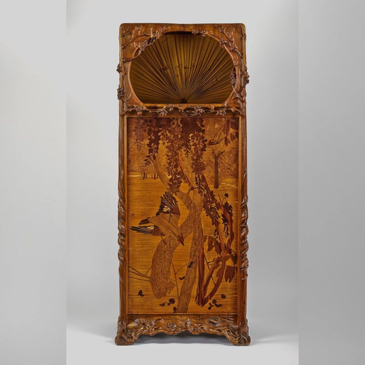 ArtNouveauClub's tweet photo. #Sundays invite you to relax with a little music. But don't you think this wonderful music cabinet would make it even more inviting?💆‍♀️ Els #diumenges conviden a relaxar-se amb una mica de #música. Però no us sembla que amb aquest moble de música encara hi convidaria més? https://t.co/lrfEzEyYIT