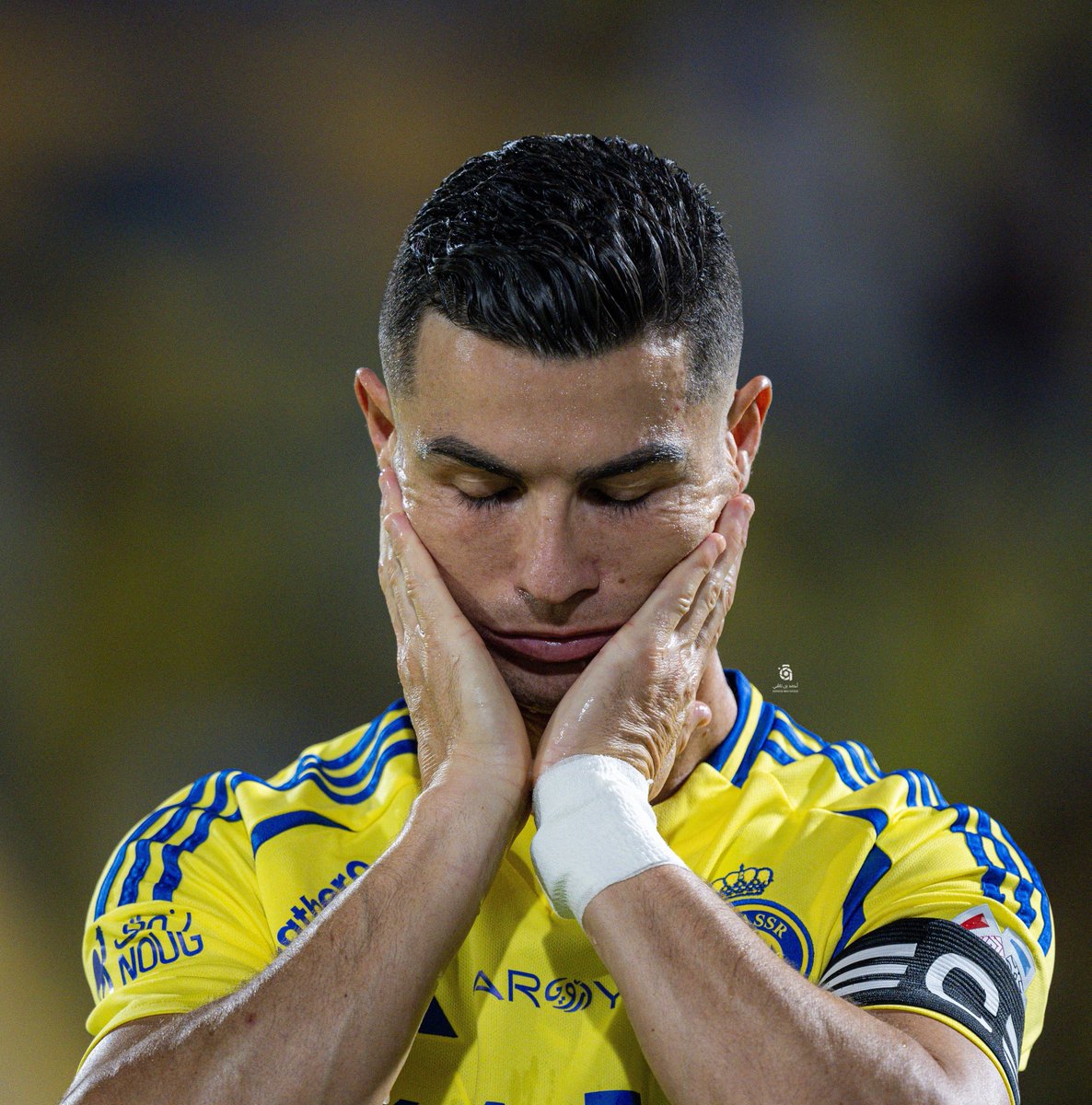 معلق SSC:

"مين مايحبك يا رونالدو ؟".