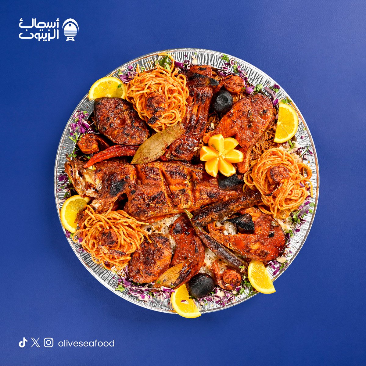 oliveseafood's tweet photo. تفكر تسوي عزيمة؟ لازم تجرب وجبة "الكوزي الملكي" من #أسماك_الزيتون!

سمك هامور بطراوته ونكهته الفخمة
سلمون ما ينوصف ذايب وطري!
كنعد غني بالمذاق اللي يعشقونه عشاق البحر
روبيان طازج ومليان لذة
حلقات حبار تخليك ما توقف أكل!
كل هالمكونات البحرية تُطبخ بطريقة خاصة  ما تلقاها إلا عندنا! https://t.co/6zDgas67Ju