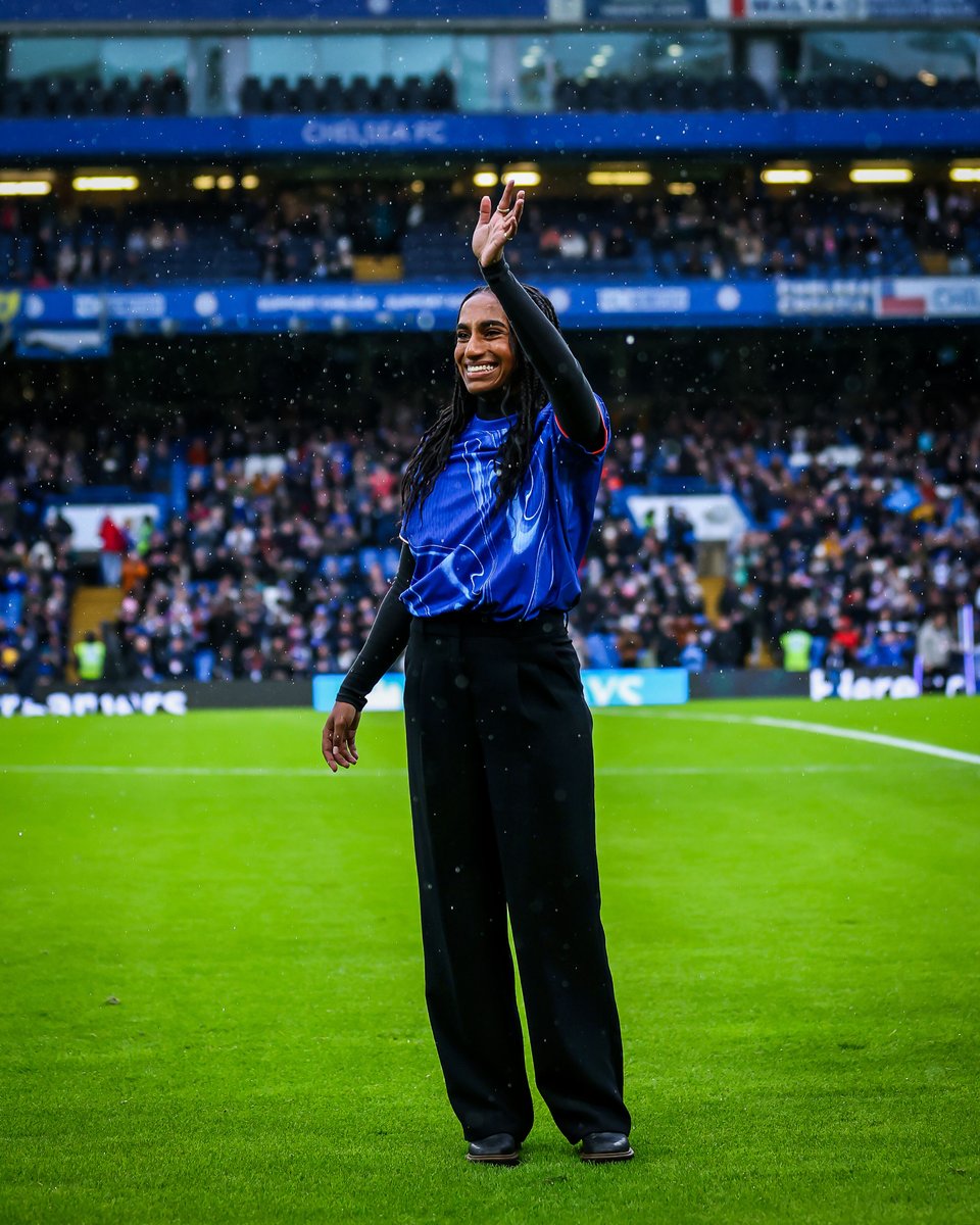 World-record signing Naomi Girma was presented at Stamford Bridge 🤩🔵
