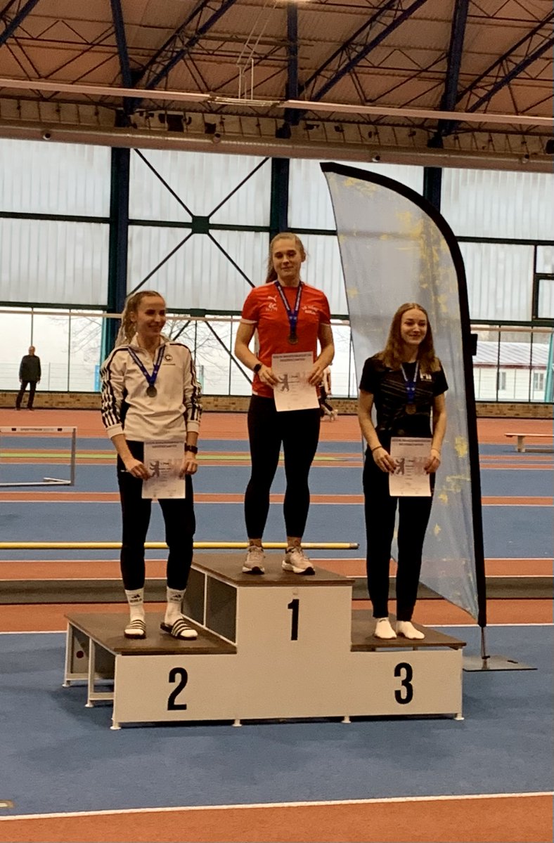 TobiasDollase's tweet photo. Ein souveräner Sieg heute dann auch über 200m #CharlotteWolff #TGD #LGNordBerlin #BerlinBrandenburgischeMeisterschaft in der Halle #Sportforum #Berlin @sportDland. https://t.co/vUGTqFgqAX