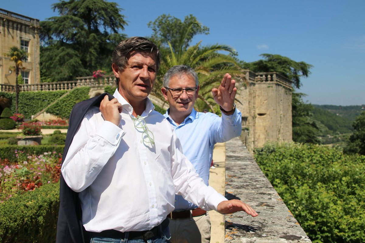 jlouiscostes's tweet image. J’apprends avec stupeur et immense tristesse la mort brutale de Nicolas Florian. 
Homme sincère et de convictions, il a consacré sa vie à sa ville de Bordeaux et aux bordelais.  
Je partage de tout cœur la grande peine de sa famille et de tous ses amis.