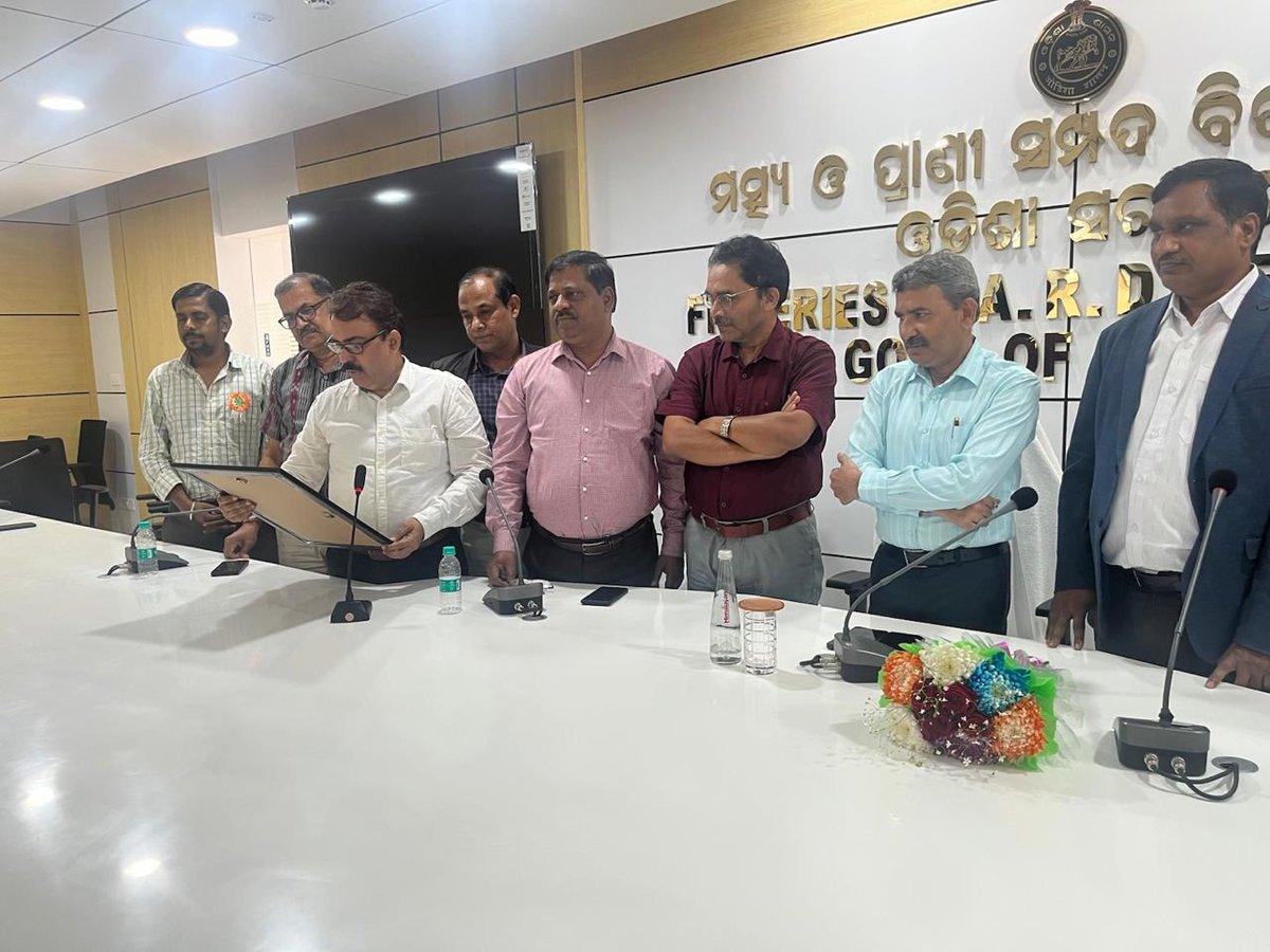 VOTIBBSR's tweet photo. A congregation convened at the venerable halls of VOTI,as a testament to the unparalleled excellence of our illustrious Director,whose luminous tenure is poised to culminate in a glorious sunset of superannuation on 31st January 2025.
@dahvsodisha @farddepartment @OMFEDofficial https://t.co/QYOR9mvAVi