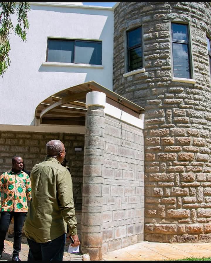 jonathanbaidoe1's tweet photo. President John Dramani Mahama becomes the first sitting Ghanaian leader since 1960 to visit Ghana's Chancery in Nairobi, Kenya.

#mahamathepresident https://t.co/JV431vSTVG