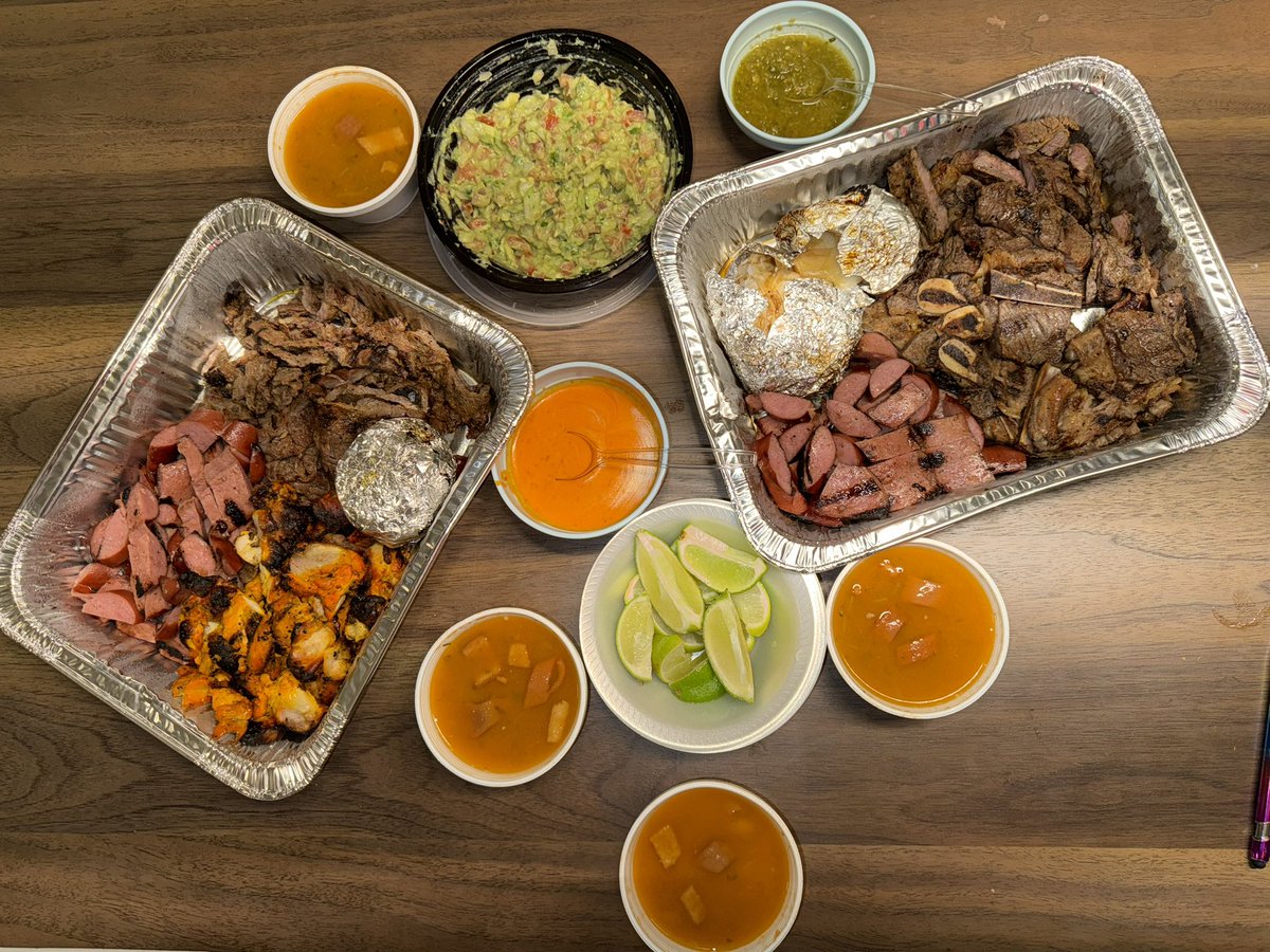 Betiko84_'s tweet photo. Invité a un amigo a un cenar y me dejó con todo esto !!! 
Que hago ???? https://t.co/x1vtFEjGfe