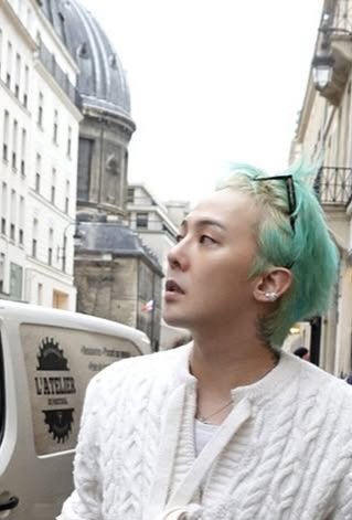 zahnzahn5's tweet photo. @FranceTV 💗💛💓GDRAGON💞💕 https://t.co/RC0ZIbSwhg