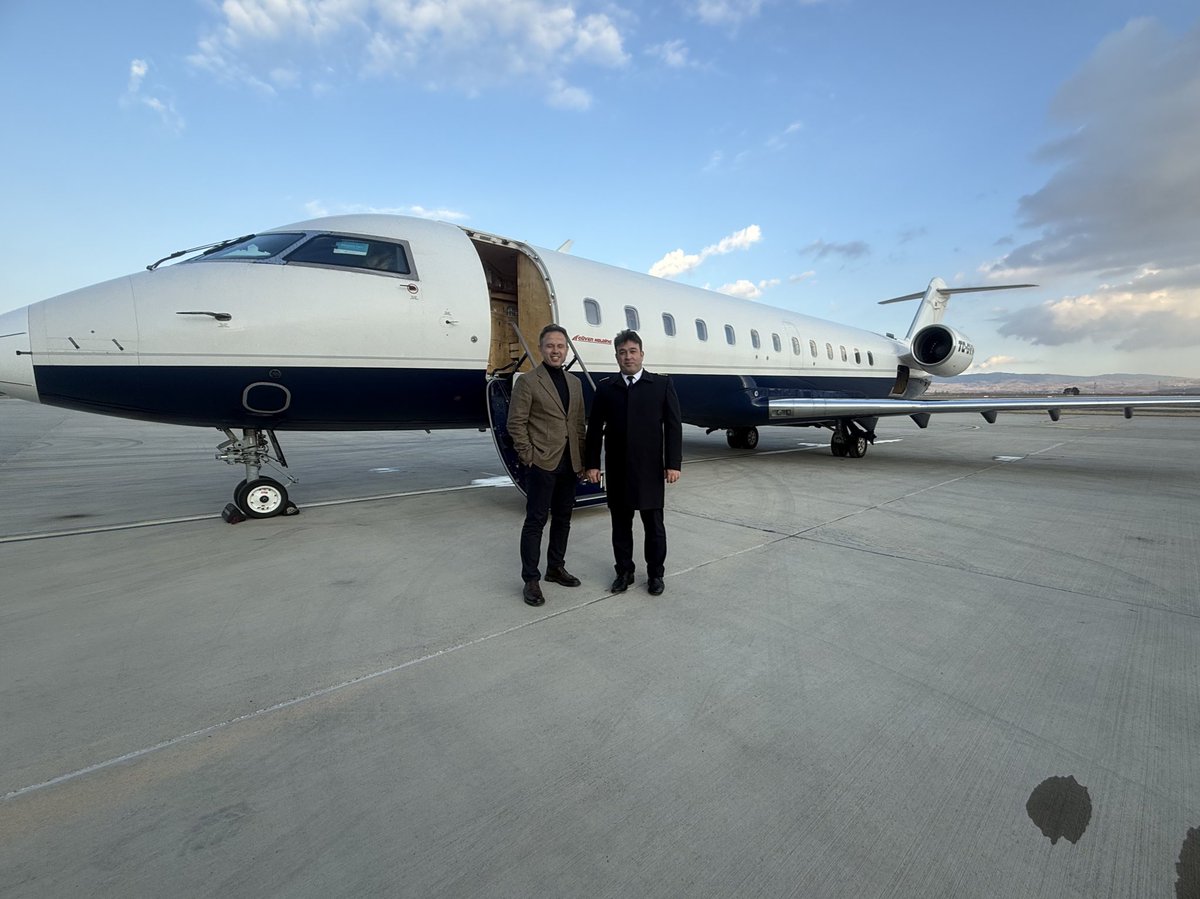erdalyanik's tweet photo. Kardeş buluşması.
#kaptanpilot #mutluyanık #airplane #pilot #airpilot #aviation #sivilhavacılık #esenboğa https://t.co/KBdxNk6zuF