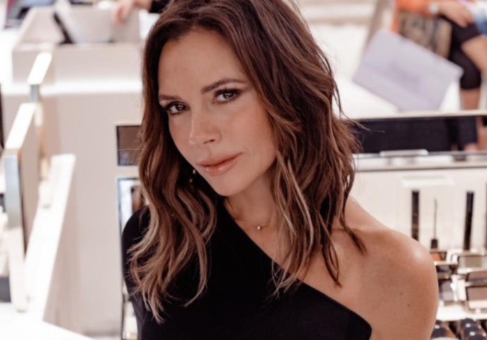 Beauty hack: How to contour your nose like Victoria Beckham shemazing.net/?p=426070