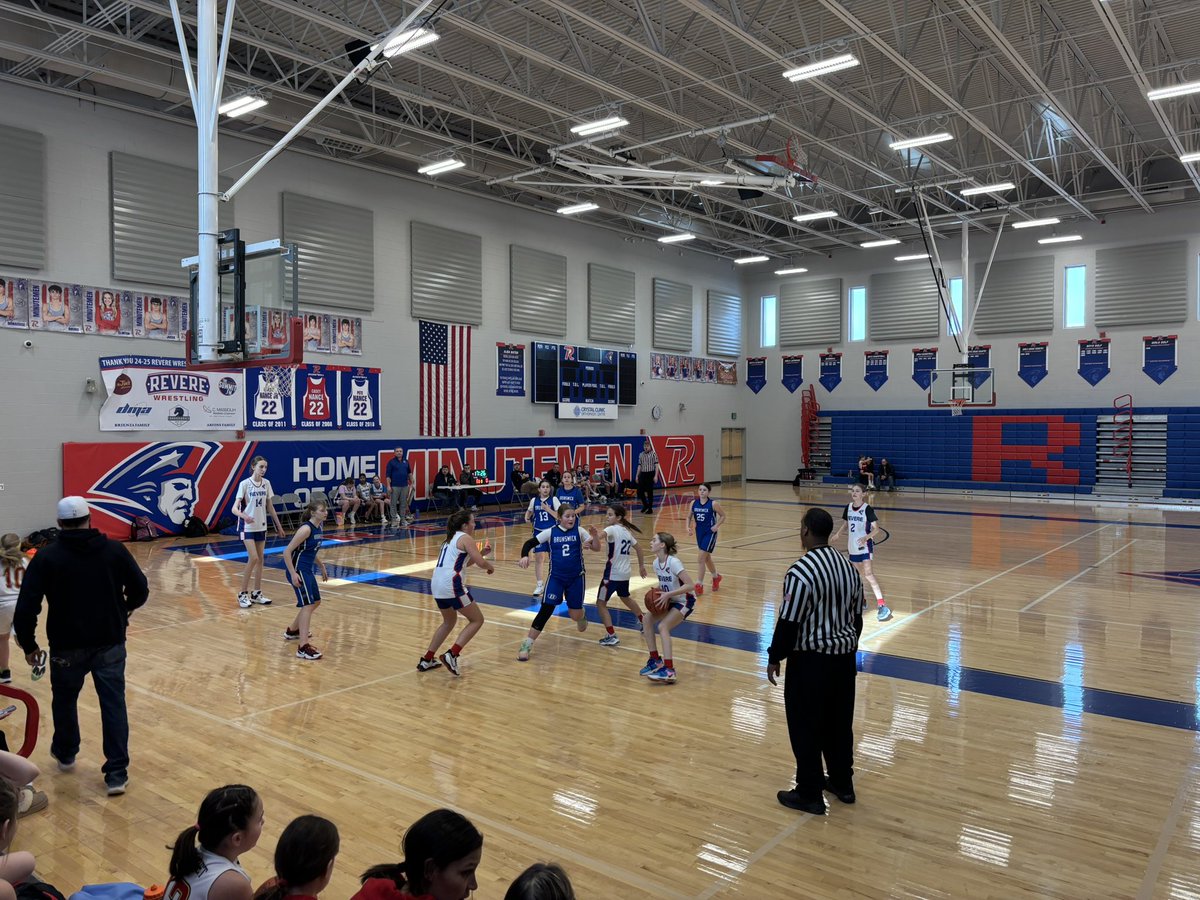 6socialstudies's tweet photo. So happy to catch the 6th gr games! 💙🏀❤️ https://t.co/M45A1KTSGZ