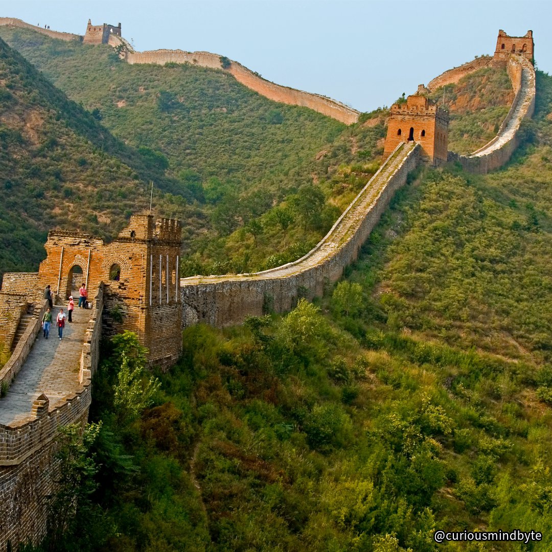 CuriousMindByte's tweet image. Interesting Random Fact: The Great Wall of China, an ancient series of walls and fortifications, stretches over 13,000 miles. It's the longest man-made structure in the world. #GreatWallOfChina #AncientArchitecture