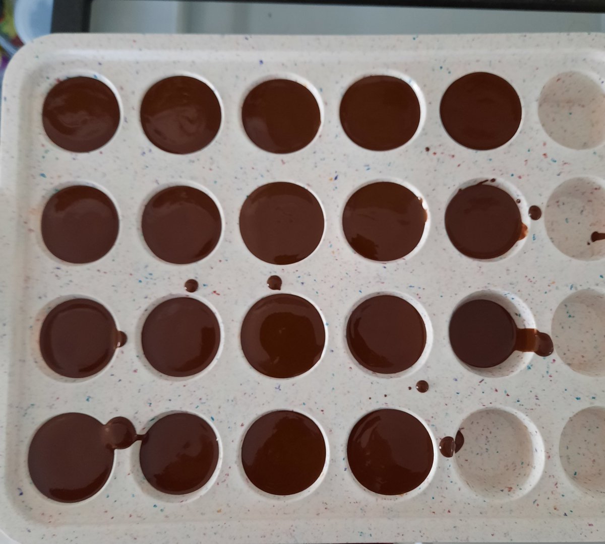 growin_rural_NY's tweet image. It&apos;s time! 
Ran out of #edibles , a quick chocolate infusion should do the trick.
2000 mg of THC in the #cannabutter 
#growyourown #plants #buds  #cannabiscommunity #marijuana 
#medicinalherbs #StonerFam