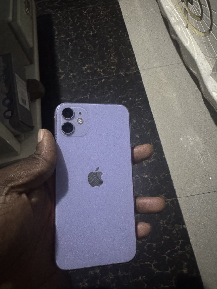 Saw this in my wardrobe this night,Abi i should gift one of my loyal followers🤔🤔🤔🤔