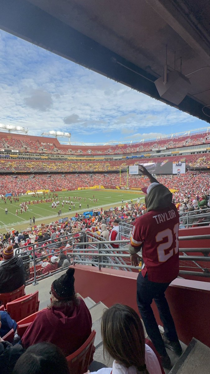 SativaSancho's tweet photo. This is for the fans that danced when it did nothing but rain on us.
NOW WE #RAISEHAIL #HTTC #HTTR
@DC_Sports_Guy91 @MadHatter_LJ @WashingtonComs https://t.co/aLb8Xn0CaC