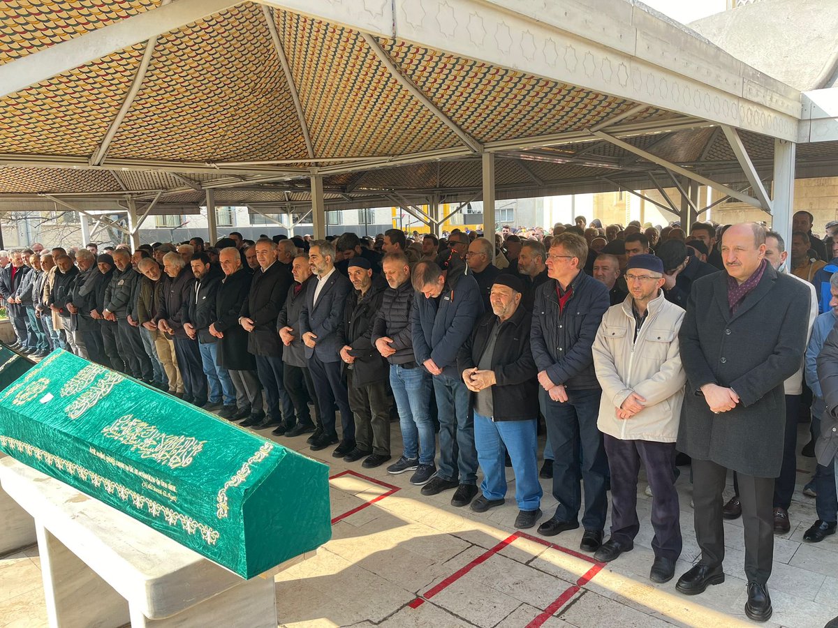 burakcifci34's tweet photo. Ataşehir İlçe Teşkilat Başkanımız @h_ibrahimyzc nın vefat eden amcasının cenazesine Ümraniye Belediye Başkanımız @ismetyildirimtr Ümraniye İlçe Başkanımız @cetinkaya_salim ve Ataşehir İlçe Teşkilat mensuplarımız ile katıldık.

Merhuma Allah’tan rahmet, başta @h_ibrahimyzc ve ailesine sabırlar diliyorum.

Mekanı cennet olsun İnşaAllah.

@atasehirakparti 
@osmannnurika 
@abdullahozdemir