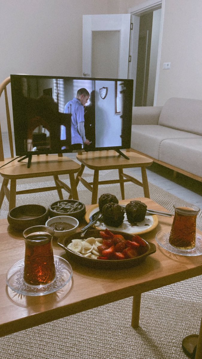 iremguren's tweet photo. “Bana mutluluğun resmini yapabilir misin Abidin?” https://t.co/XOZDLGz75s