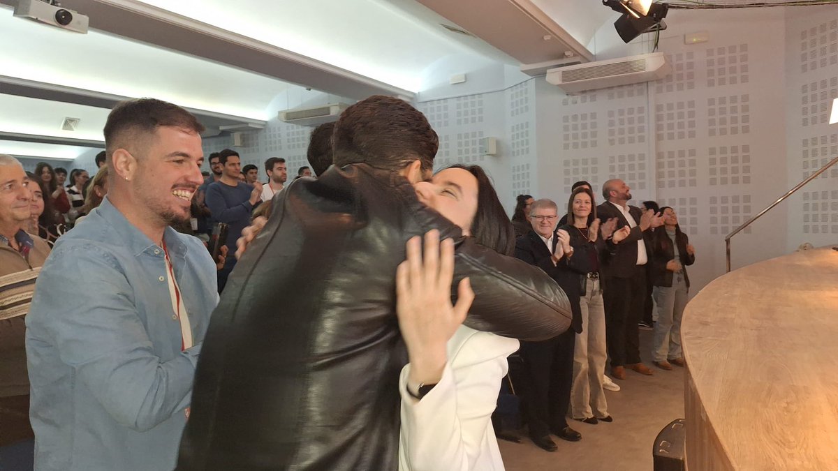 PSOEAguilas's tweet photo. ¡Enhorabuena, @CarolMtez, nueva Secretaria General de @jsrmurcia y su Ejecutiva!

Felicidades a los compañer@s de @jsaguilas, @Adrian_5312, miembro de la Ejecutiva; @elenacasado10, vicesecretaria del C. Político; @martasanchezzf y @mari0pl22, miembros al Comité Regional y Federal https://t.co/da36yQ9q6a
