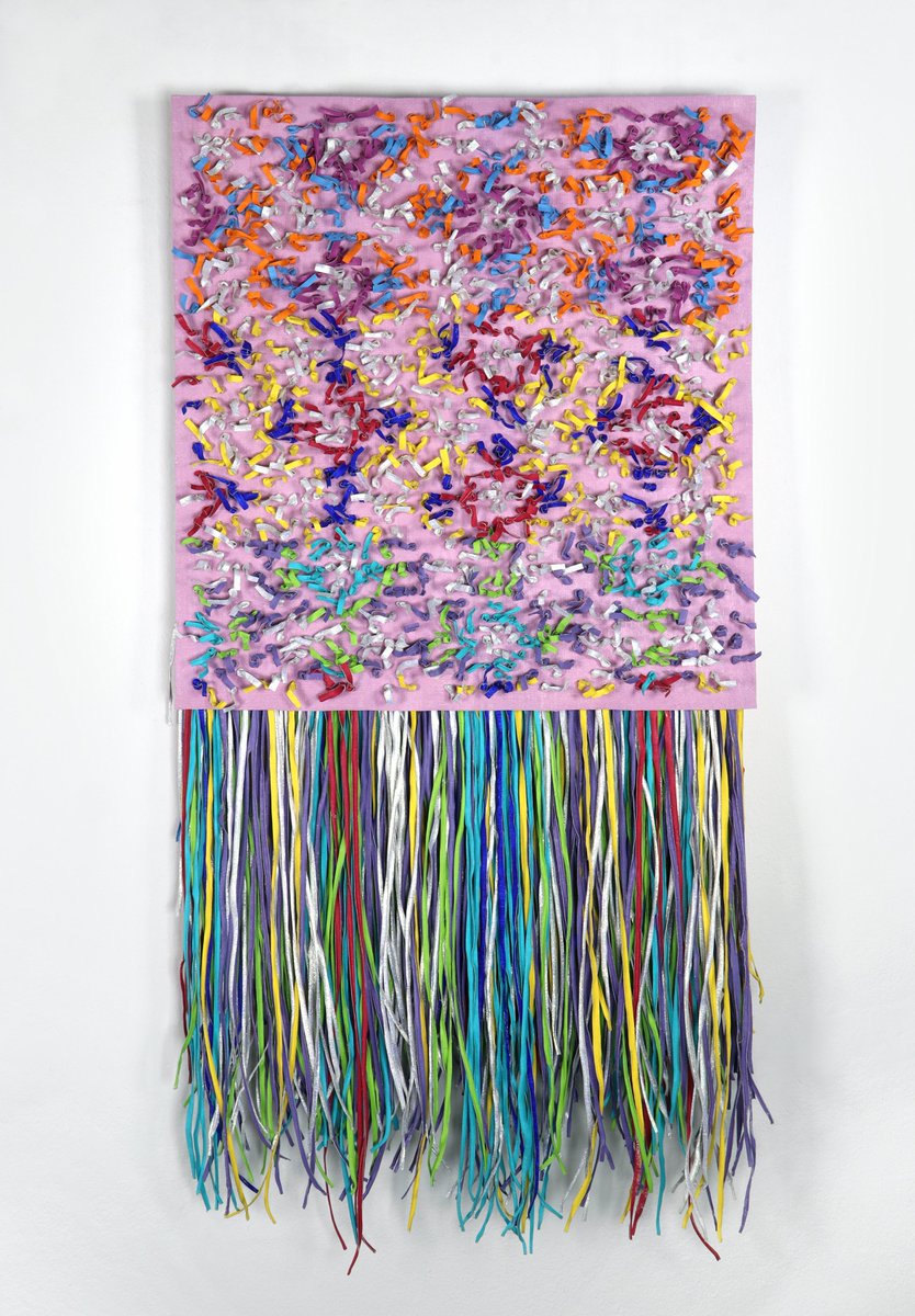 annarayart's tweet photo. Colour comes alive.
'Embellishment (tinsel I)'
by Anna Ray, 2025

Linen, gesso, acrylic
73 x 36 x 8cm https://t.co/zdvr9aaML1