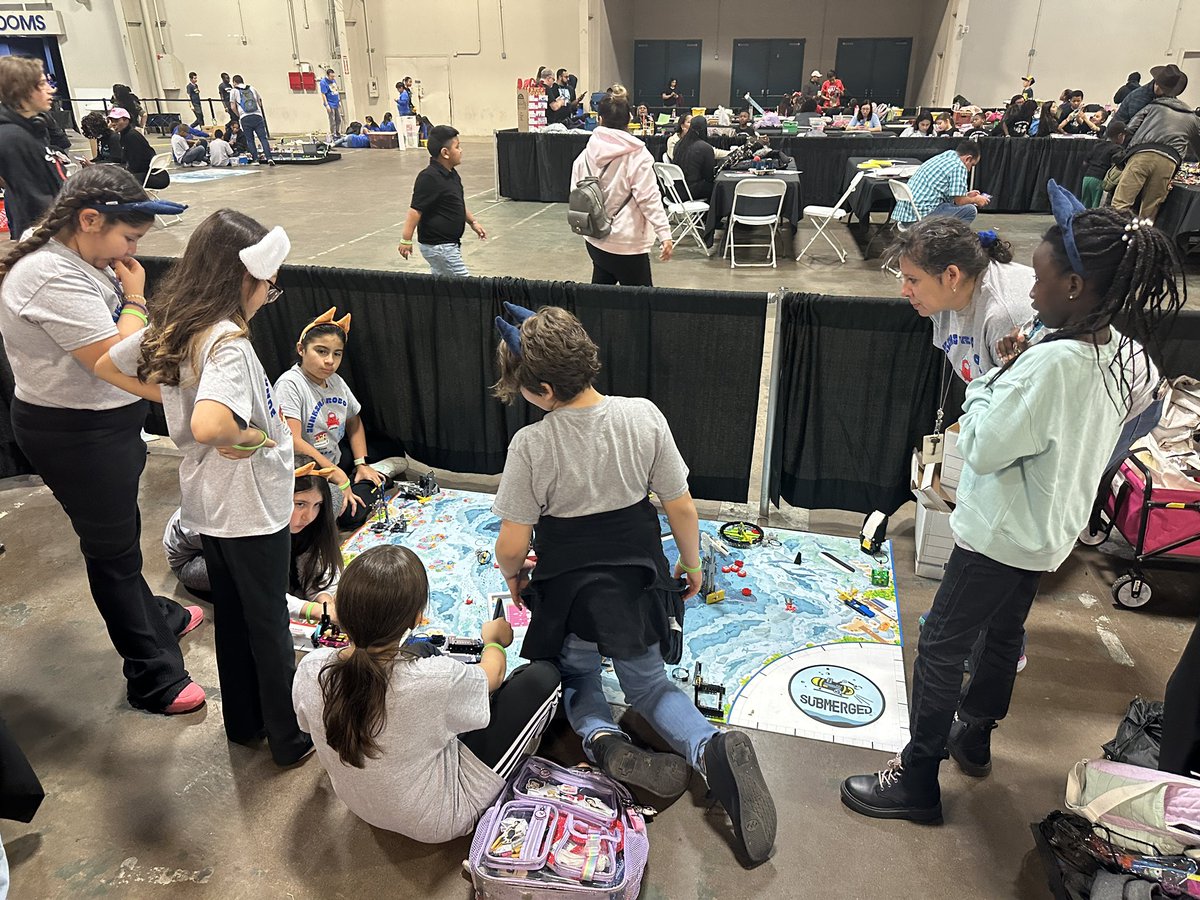 mscompsci22's tweet image. Over 1,000 Dallas ISD robotic team members participated in the 2025 STEM EXPO! 🤖🦾It was a great day for our young programmers, engineers, and roboticist to showcase and compete in the FIRST LEGO League for Explore (K-3rd) and Challenge (4th-8th). @DallasisdSTEM @dallasschools