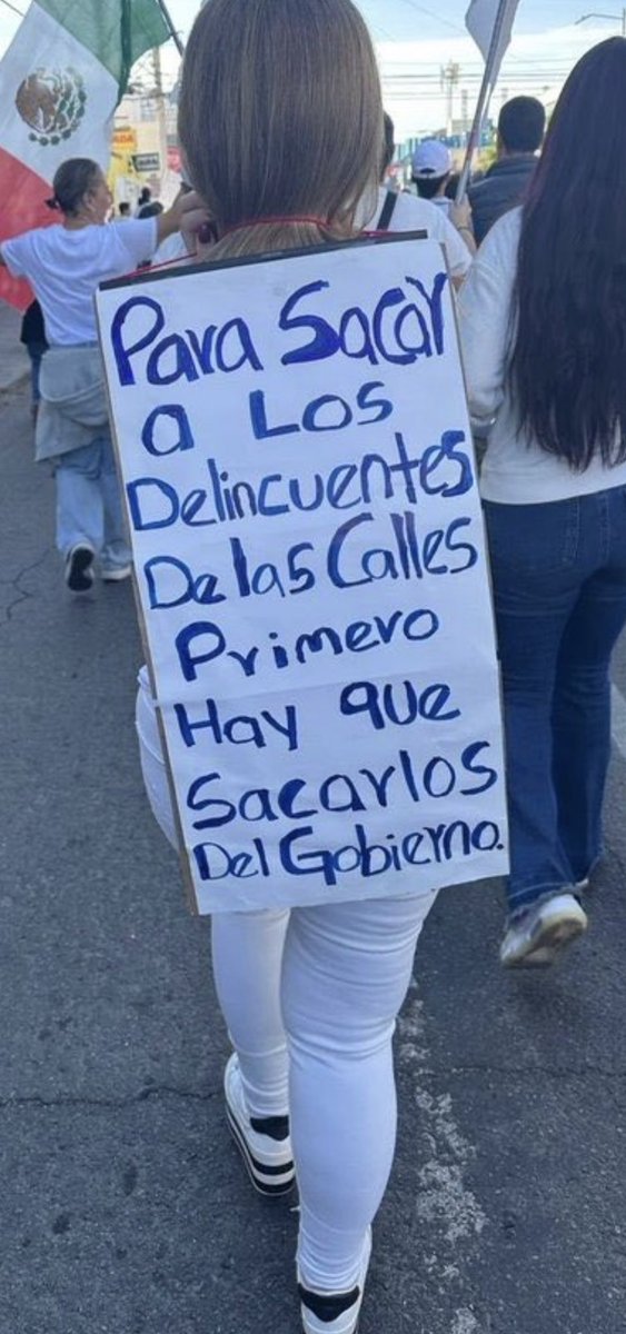 Hoy por la mañana en la marcha contra la violencia y el mal gobierno de Rocha en Culiacan. Gran verdad !!!