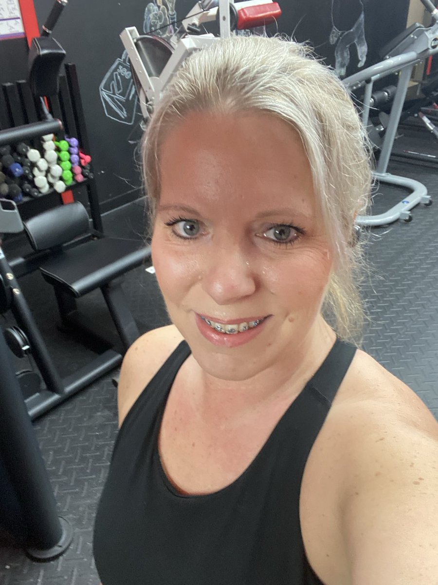 Patriotgirll37's tweet photo. 40 minutes in AMRAP workout (it ain’t as cute as they make it seem, but it works)
#realpics https://t.co/JtzCuXXgpk