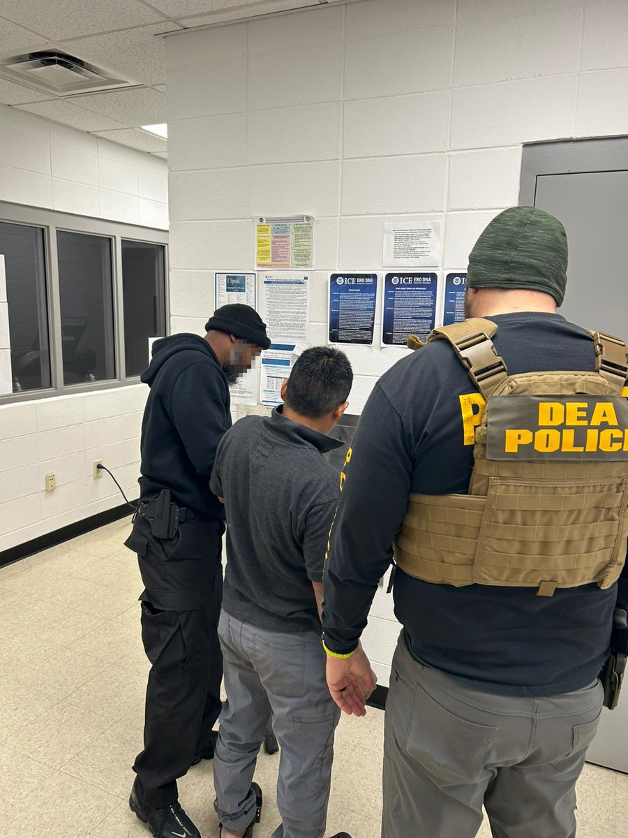 DEAATLANTADiv's tweet photo. Earlier this morning, DEA Atlanta participated in an operation supporting @TheJusticeDept @DHSgov &amp; other federal law enforcement partners with their #immigration enforcement efforts in Savannah, Georgia.
@DEAHQ https://t.co/ltzIQer2NZ