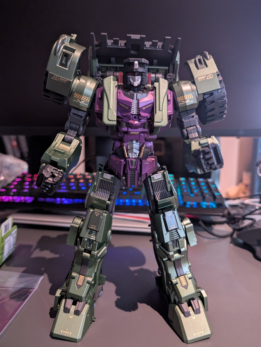 edoe132's tweet photo. @InflewenceofINF Dreamstar Toys Shovelfighter aka Scrapper. Feels solid and nicely put together. https://t.co/FmcgVszwF6