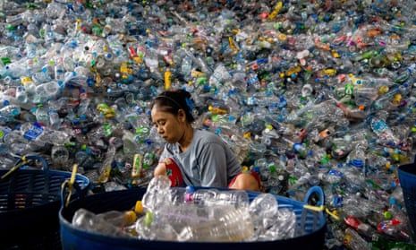 Tailandia ha prohibido las importaciones de residuos plásticos por preocupaciones sobre la contaminación tóxica, ya que los expertos advierten que no acordar un tratado mundial para cortar los residuos plásticos dañará la salud humana.  buff.ly/4g9QZhP