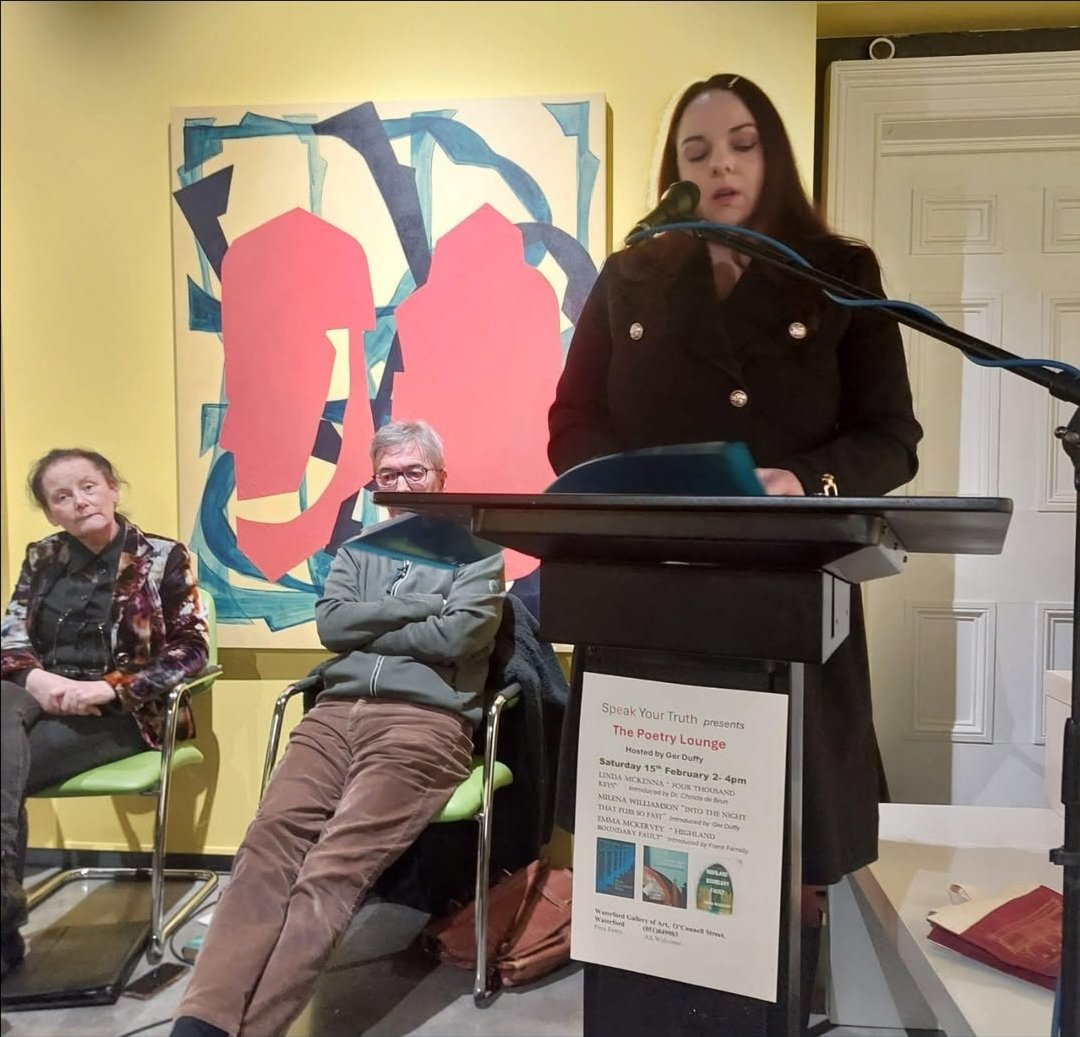 Reading at The Poetry Lounge, yesterday 😀.

Special thanks to <a href="/ChristaDebrun/">Christa De Brún</a> for her wonderful introduction 💛.

Thank you to Ger Duffy for inviting me, &amp; to all the event team.

It was a treat to read alongside @mld_lk &amp; <a href="/gustav_parker/">Gustav Parker Hibbett</a> !!

#poetry #books #waterford