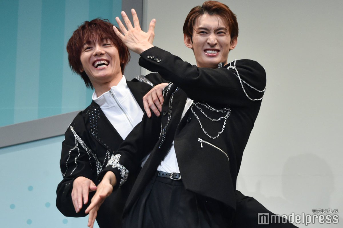 modelpress's tweet photo. Snow Man向井康二＆室龍太
「ムロムカイ」囲み取材全文💚💜

🔻写真多数※ネタバレあり
https://t.co/rESDJqtFH8

関西ジュニア時代から約6年越しで実現
夢の舞台への想い・次回作の構想語る

#SnowMan #向井康二 #室龍太 #ムロムカイ #るたこじ @RyutaMuro_66 @SN__20200122 https://t.co/9TCfVe6hsA