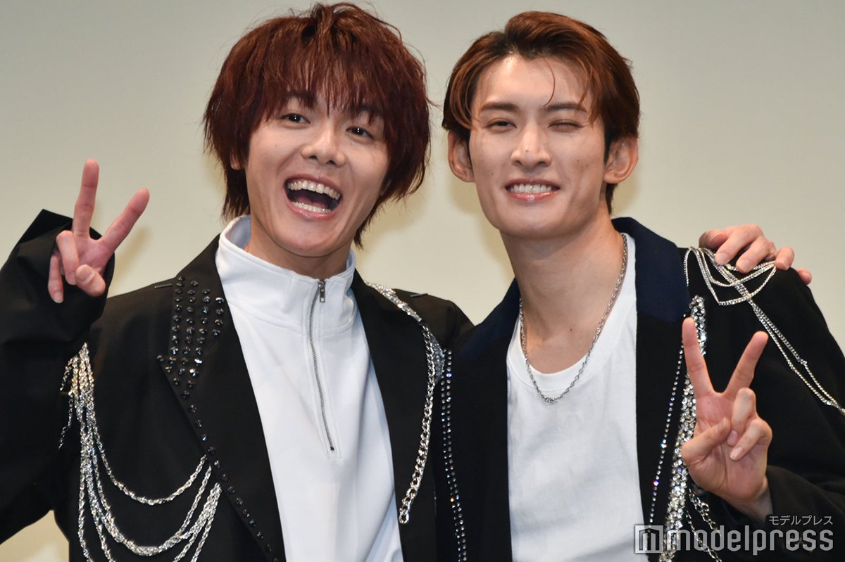 modelpress's tweet photo. Snow Man向井康二＆室龍太
「ムロムカイ」囲み取材全文💚💜

🔻写真多数※ネタバレあり
https://t.co/rESDJqtFH8

関西ジュニア時代から約6年越しで実現
夢の舞台への想い・次回作の構想語る

#SnowMan #向井康二 #室龍太 #ムロムカイ #るたこじ @RyutaMuro_66 @SN__20200122 https://t.co/9TCfVe6hsA