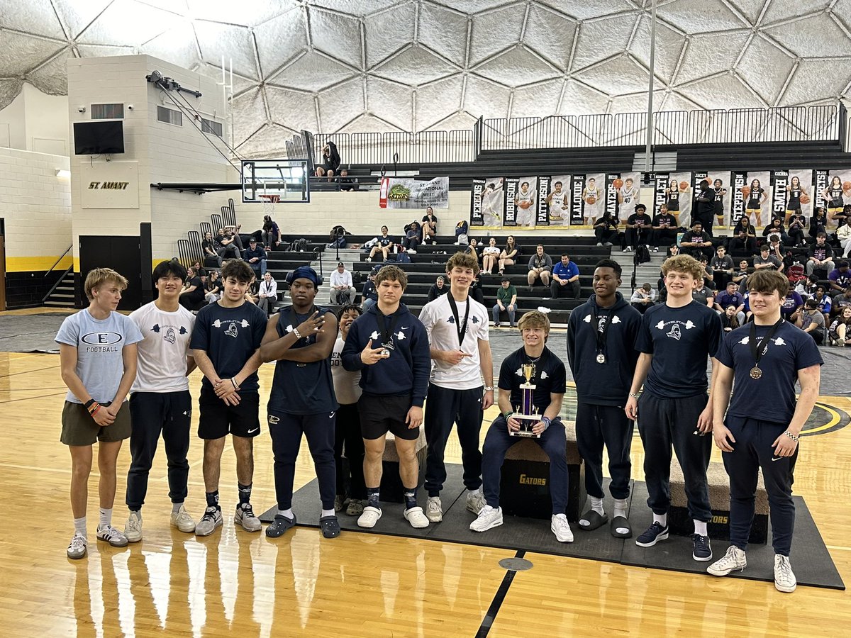 ReidC_2's tweet image. My first official meet of the season. Getting ready for regionals on March 1st. Squat 565# - Bench 340# - Dead Lift 515# 💪🔥💪 All RPE &lt; 8.5.
@EHSBRAthletics @GridironFootbal @coach_pat84 @BDPRecruiting @Godsgift_Nate