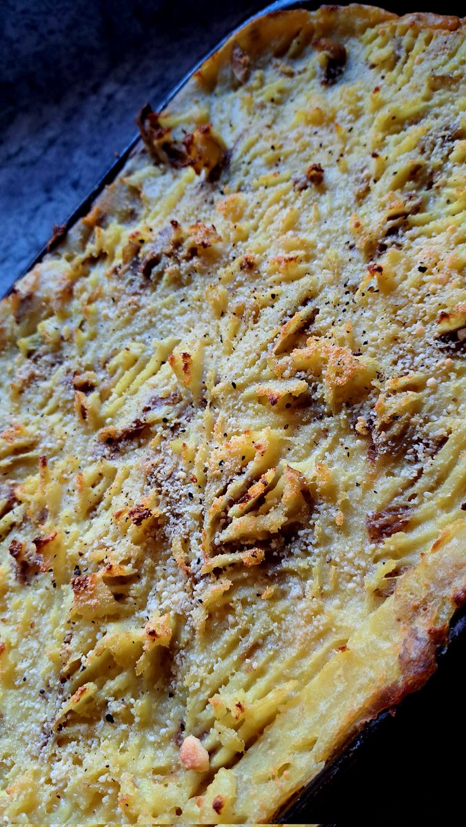 InkedDeviant's tweet image. Quick Kitchen Throwdown...
Delicious Cottage Pie.

#LilChef #sundaymeal