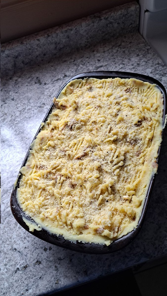InkedDeviant's tweet image. Quick Kitchen Throwdown...
Delicious Cottage Pie.

#LilChef #sundaymeal