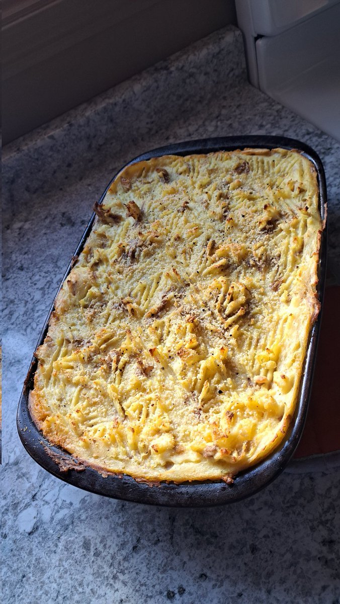 InkedDeviant's tweet image. Quick Kitchen Throwdown...
Delicious Cottage Pie.

#LilChef #sundaymeal