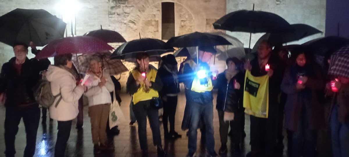 Amnistía Andalucía (@aiandalucia) on Twitter photo Activistas de #Cordoba participaron en el encendido de torres y atalayas para denunciar las vulneraciones de derechos que sufren las personas migrantes. #DerechosOnFire! #Encesa2025 <a href="/amnistiaespana/">Amnistía Internacional España</a> Activistas de #Cordoba participaron en el encendido de torres y atalayas para denunciar las vulneraciones de derechos que sufren las personas migrantes. #DerechosOnFire! #Encesa2025 <a href="/amnistiaespana/">Amnistía Internacional España</a>