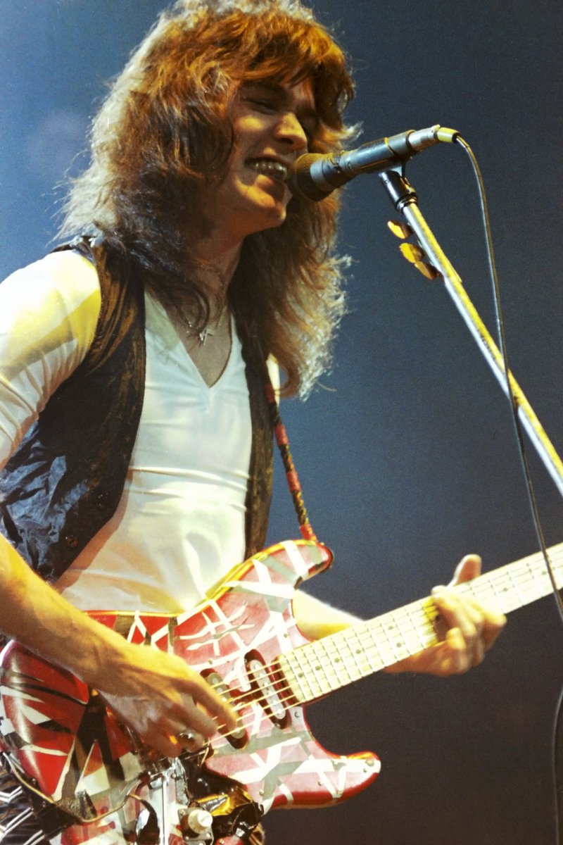 tom_effinger's tweet image. Happy Birthday to the one, the only, Eddie Van Halen!!

📸 Tom Effinger