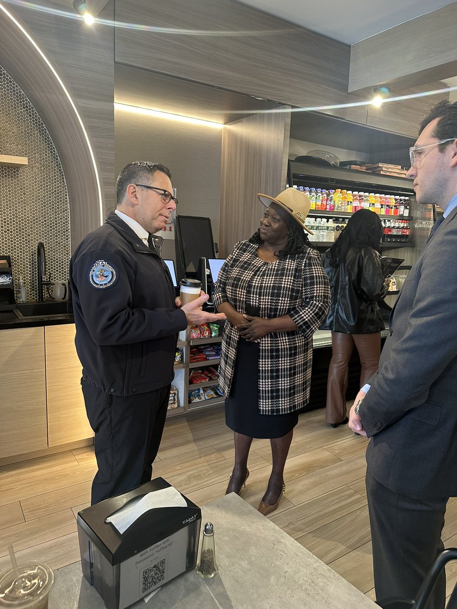 This morning, Chief Hyman had the pleasure of attending the Village of Chestnut Ridge’s  “Coffee with the Trustees” event at Yoffee Coffee. Thank you to Deputy Mayor Chaim Rose, Trustee Shmuli Fromovitz, and the residents who came to join us today.