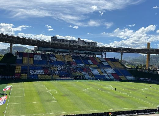 Valenterj's tweet photo. Vasco em Cariacica / Fluminense em Cariacica https://t.co/WHLUvWN9X5