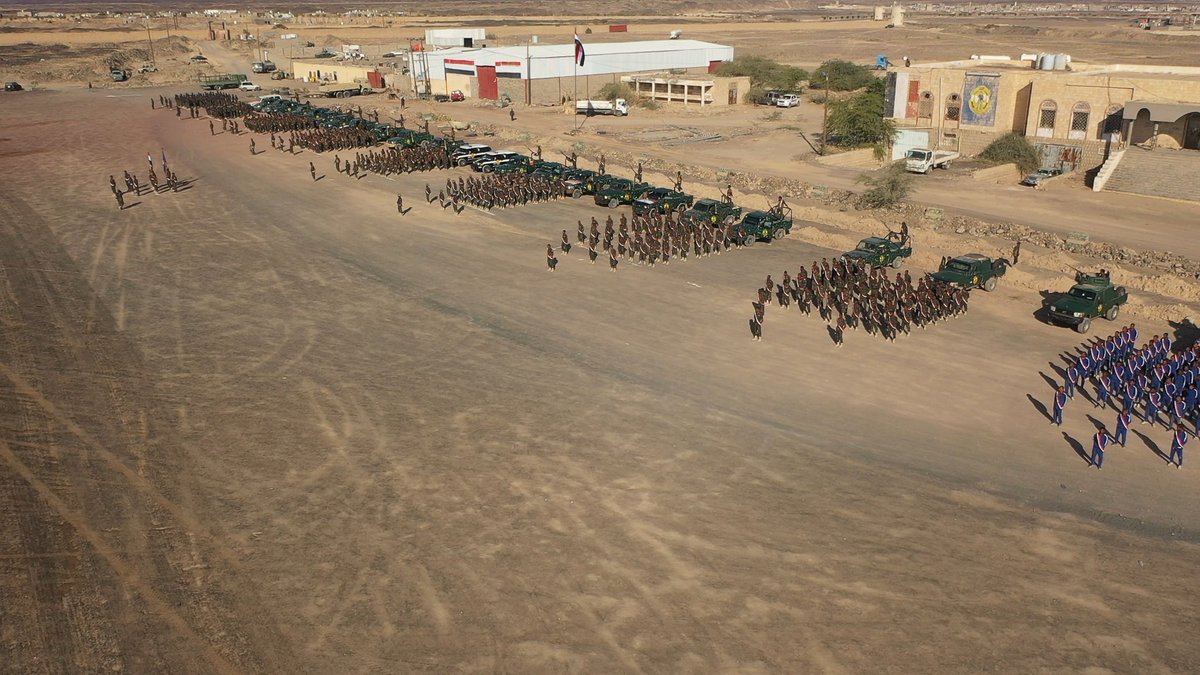 الإعلام الأمني- مأرب
 قيادة فرع قوات الأمن الخاصة بمحافظة مأرب، تدشن العام التدريبي 2025م لمنتسبيها، تحت شعار " الاعداد والتفوق الامني"،  بحضور نائب رئيس هيئة التدريب بالقوات المسلحة اللواء الركن  أحمد العابسي  ومدير كلية الطيران والدفاع الجوي اللواء  الركن أحمد البحش